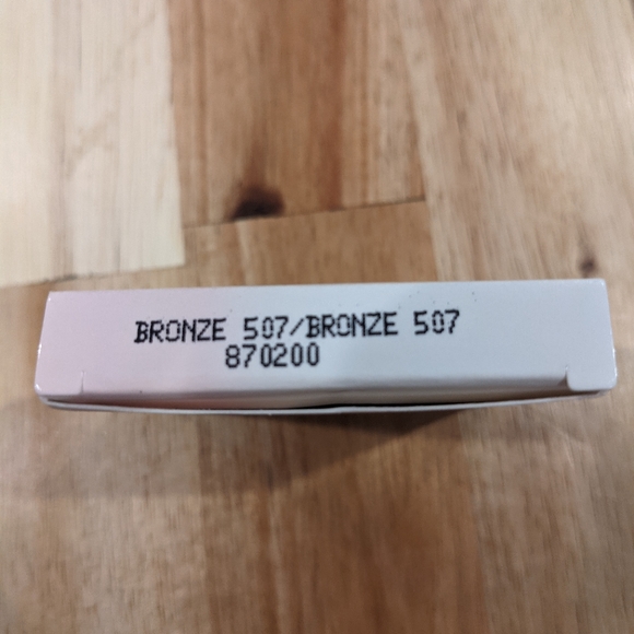 Mary Kay Bronze Dual- Coverage Powder Foundation - Picture 2 of 4